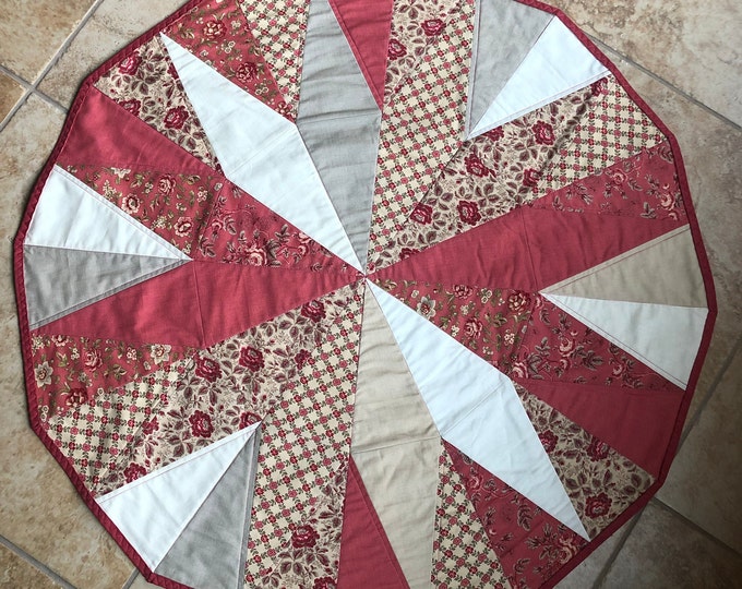 Chic Frenchie Quilted Table Topper NCU0DV762
