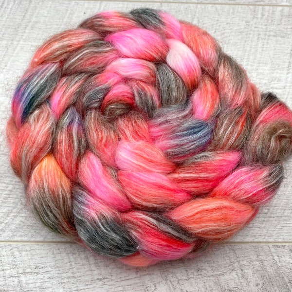 100g Llama love fibre blend hand dyed combed tops. UK