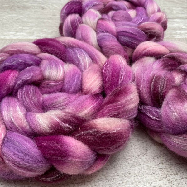 100g corriedale Polwarth Rose hand dyed fibre roving combed tops. UK