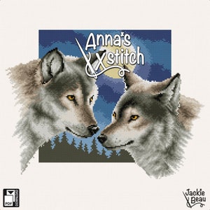 Puede incluir: Patrón de punto de cruz con dos lobos grises con ojos amarillos mirándose bajo una luna llena. El patrón se titula "Anna's Xstitch" y es de Jackie Beau.
