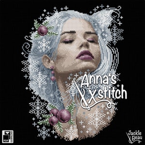 Op de afbeelding: Een kruissteekpatroon met een vrouw met wit haar en gesloten ogen, omringd door sneeuwvlokken en bessen. De tekst "Anna's Xstitch" staat in de rechterbenedenhoek.