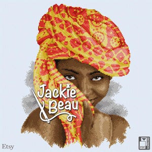 Puede incluir: Un patrón de punto de cruz que representa a una mujer de piel oscura con un pañuelo de cabeza estampado en amarillo y rojo. La mujer mira hacia abajo y su rostro está parcialmente oculto por el pañuelo. El patrón se titula "Jackie & Beau" y está disponible para descargar en formato PDF.
