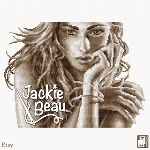 Puede incluir: Un patrón de punto de cruz en blanco y negro de una mujer con el pelo largo, mirando hacia abajo y apoyando la barbilla en la mano. El patrón incluye el texto "Jackie & Beau" y "Etsy".