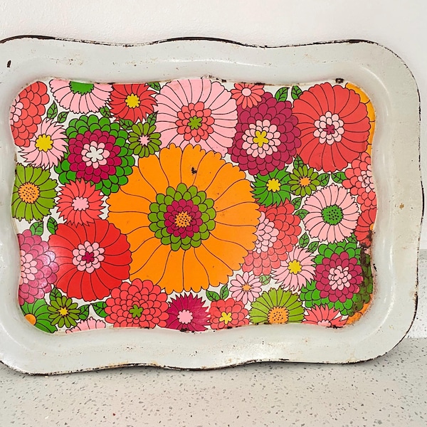 Bandeja de metal vintage de los años 60 con diseño floral, kitsch, mod, retro, flower power, 45 x 33 cm, estilo psicodélico, picnic, hippie, cottagecore, con ruedas.
