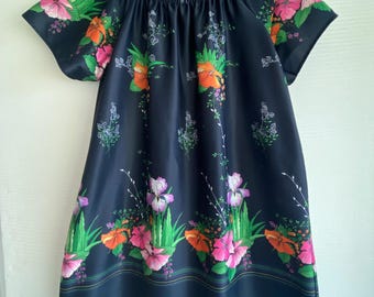 Vintage 70’s black floral mod poly lounge dress boho midi size M/L housedress 40 bust mumu caftan off the shoulder kaftan tropical orchids