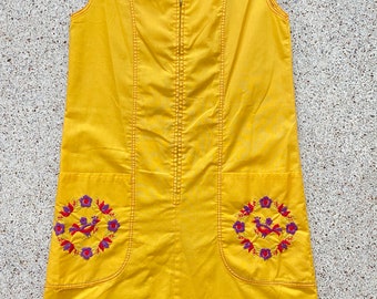 Vintage 60’s yellow zip up sleeveless mod embroidered sheath house dress S 36-36-40 mumu chore lounge