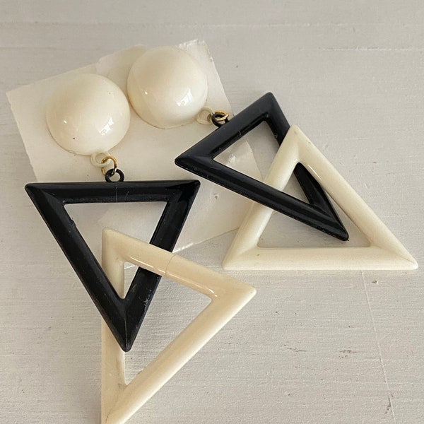 Vintage 70’s black and white post back plastic triangle op art mod geometric dangle earrings retro graphic glam punk Memphis design