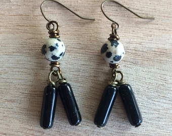 E534 Black and White Dangle Earrings