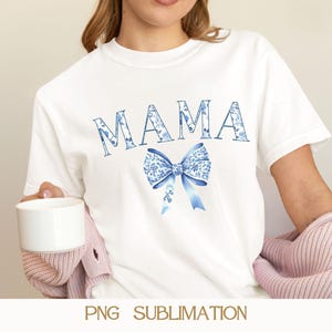 Blue Chinoiserie Mama Png, Toile De Jouy Coquette Bow Design, Presente Floral Dia das Mães, Download Digital, Sublimação PNG
