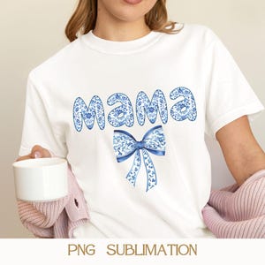 Blue Chinoiserie Mama Png, Toile De Jouy Coquette Bow Design, Presente Floral Dia das Mães, Download Digital, Preppy Sublimation PNG
