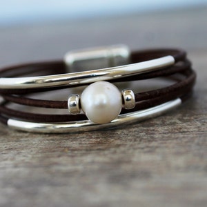 Leather Bracelet/ Sterling Silver Solitaire Pearl Bracelet/Women&#39;s Leather Bracelet/Simple  Chic/Isea Designs