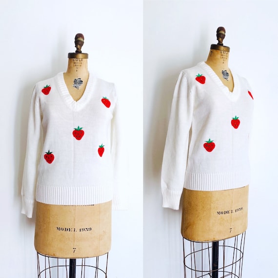 70s Strawberry Knit Sweater / Vintage Novelty Prin