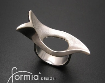 Modern abstract ring with sleek lines