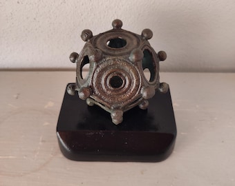 Römischer Dodekaeder, Metall Replika, freistehend