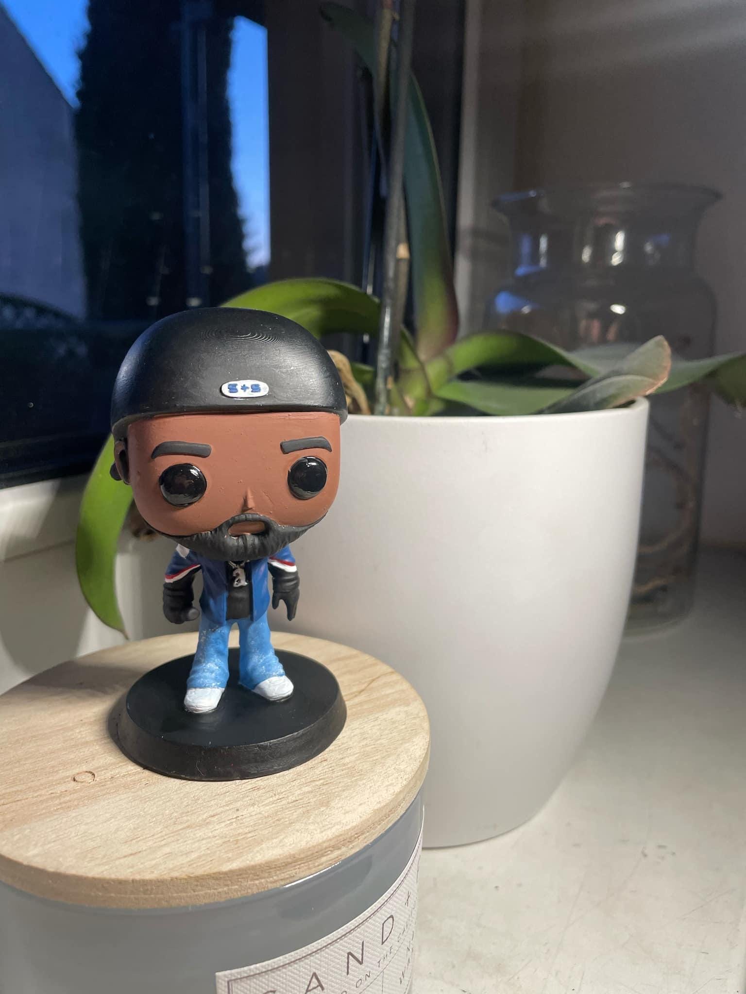 Custom 3D Printed Music Figurine – Handmade Vinyl-Style Kendrick Lamar Super Bowl 2025 Collectible Gift
