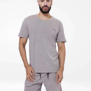 Men&#39;s Cotton Loungewear Set: Light Grey Tee & Elastic Shorts