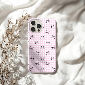 ピンクのリボンの iPhone ケース、ピンクとホワイトのギンガム タフな電話ケース、彼女へのギフト、トレンディなテック プロテクター、iPhone 16 15 14 13 12 11