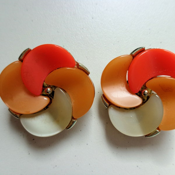 Vintage Signed Lisner Earrings Orange and Cream Thermoset Lucite Clip On Earrings 1960's Earrings Midcentury Earrings Estate Jewelry Retro