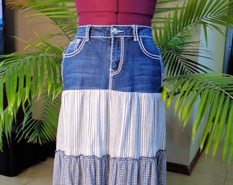 Upcycled spijkerrokje jeanstop met stof verzamelde gelaagde rok bevestigd draagbare kunstrok opnieuw vormgegeven spijkerrok unieke rok gratis verzending