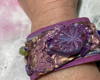 Plum bracelet upcyled artist palette