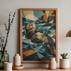 Könnte beinhalten: Gerahmter Kunstdruck mit einer geometrischen Darstellung eines Seeotters im Wasser. Die Kunst verwendet Blau-, Braun- und Beigetöne. Der Rahmen ist aus hellbraunem Holz. Das Bild wird auf einem Holzregal präsentiert.
