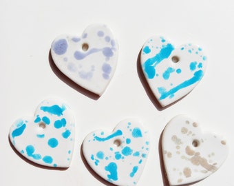 5 ceramic hearts with hole splatter design pendants jewellery