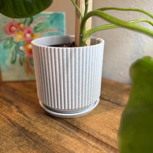 3D Printed Ribbed Planter Pot with Drip Tray – Modern Textured Plant Pot – Indoor Planter for Succulents, Cacti, and Houseplants