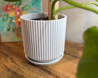 3D Printed Ribbed Planter Pot with Drip Tray: Modern PLA Planter