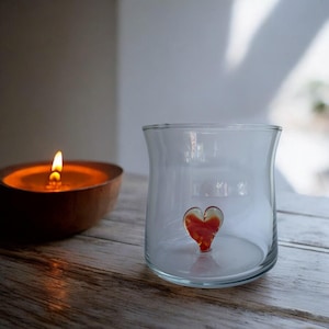 Wasser Wein Glas mit Herzen Figuren, Muttertagsgeschenk mit Herzen, Muttertag, Geschenk für Mama, Trinkglas, Mama Geschenk