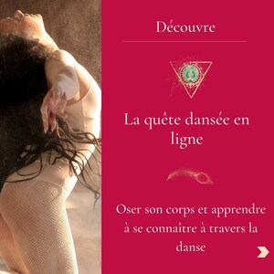 Könnte beinhalten: Eine Frau in einem weißen Trikot mit Netzstruktur tanzt vor einem rosafarbenen Hintergrund mit dem Text "Découvre La quête dansée en ligne Oser son corps et apprendre à se connaître à travers la danse".
