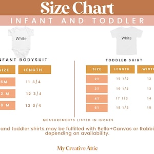 Op de afbeelding: Een maattabel voor baby- en peuterkleding met een wit rompertje en een wit peutershirt. De tabellen tonen de maten 6M, 12M, 18M voor het rompertje en 2T, 3T, 4T, 5T voor het shirt met lengte- en breedtematen in inches.