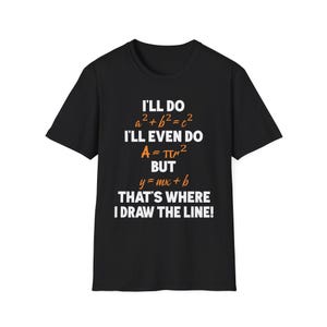 Puede incluir: Camiseta negra con texto blanco que dice "I'll do a²+b²=c² I'll even do A=πr² but y=mx+b That's where I draw the line!"