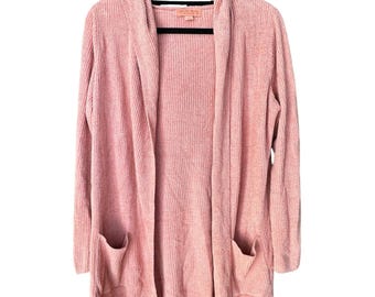 Bata tipo suéter con cuello de tortuga rosa coral Ulta Lite acogedora y elegante para mujer de BAREFOOT DREAMS x L