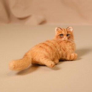 Custom Needle Felted Cat Figurine: Wool Pet Memorial Sculpture