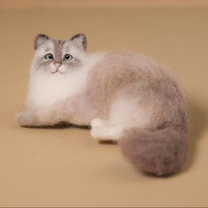 Custom Needle Felted Cat Figurine: Wool Pet Memorial Sculpture