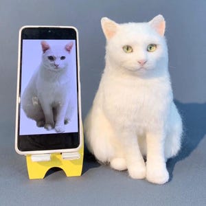 Custom Needle Felted Cat Figurine: Wool Pet Memorial Sculpture