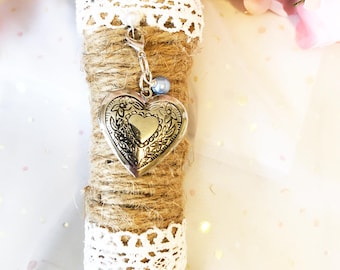 Vintage Brides Bouquet Locket: Silver Plated Memorial Photo Keepsake