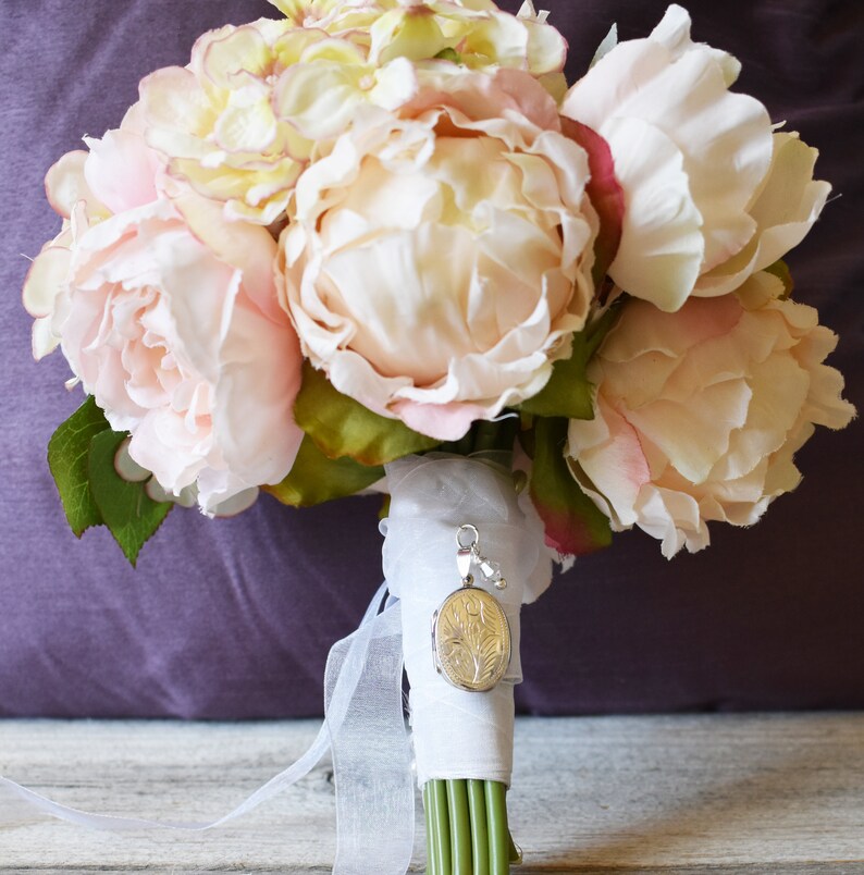 Gift for the Bride Wedding Bouquet Photo Locket In Memory Of Bouquet Charm