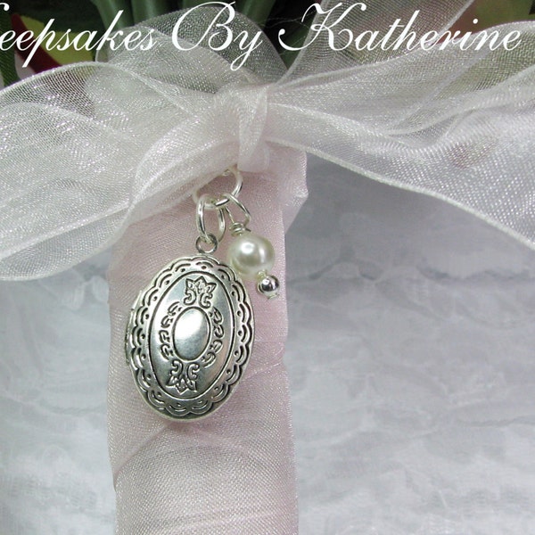 Vintage Style Bouquet Locket, Oval Locket With Pearl, Bridal Bouquet Locket, In Memory Of, Vintage Wedding