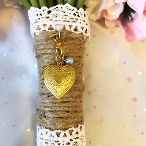 Vintage Brass Locket for Bride, Picture Locket for Bouquet, Vintage Inspired Bouquet Locket,  Vintage Heart Wedding Locket for Bride Bouquet