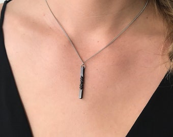 Cadeau du 6e anniversaire pour elle, pendentif original en fer torsadé pour femme fabriqué par une femme forgeron, collier d'anniversaire fait main