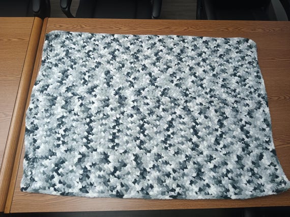 Handmade Plush Pet Mat Soft Chenille Black Grey White Camo Pet Bed Mat, Cozy Thick Crochet Dog Crate Pad, Cat Sleeping Mat, Luxury Pet Gift