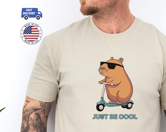 Maglietta Capybara Just Be Cool Tee / Maglietta unisex divertente Capybara / Regalo per amanti degli animali / Maglietta regalo per amanti degli animali, skateboard