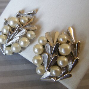 Vintage Pearl Clip On Earrings