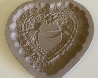 Vintage Brown Bag Victorian Heart Cookie Mold 1984