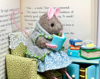 Note Card - "Miss Mabel Mouse" - wool mouse - true booklover