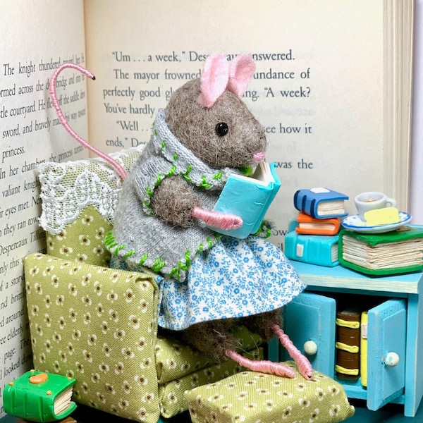 Note Card - "Miss Mabel Mouse" - wool mouse - true booklover