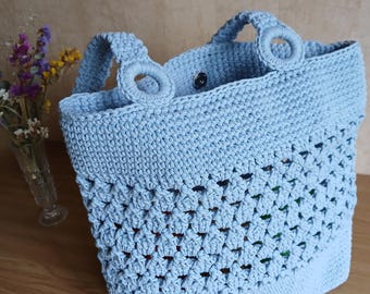 Bolso de mano de algodón tejido a mano: Bolso de hombro azul claro para verano.