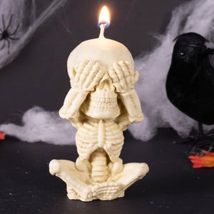 Halloween Skeleton &quot;See No Evil Candle&quot; For Gift or Deco with Spooky Creepy Skull Design for Creepmas & Cozy Vibes Seasonal Party Candle