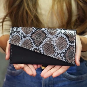 Handgefertigte Leder Geldbörse für Frauen, schwarze Schlangenhaut Designer Geldbörse, kompakte und stilvolle Damen Geldbörse, Damen Geldbörse, perfektes handgemachtes Geschenk